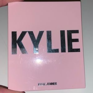 Kylie blush, we’re going shopping. Brand new!!